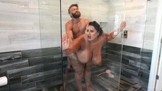 Latina BBW Showers before Deep Drilling