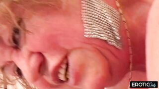 I fuck my old neighbor with her 70 year old pussy