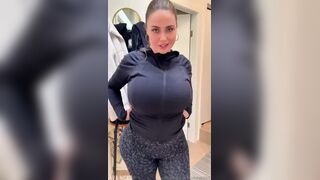 Ava Nicks – Fucking Mommy On The Floor With Ripped Leggings